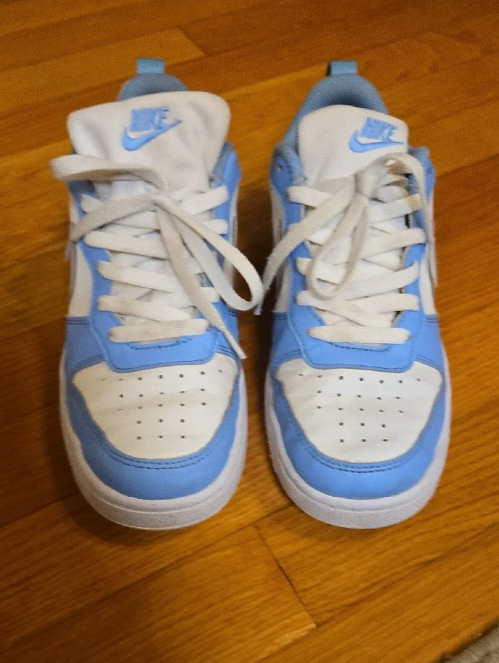 Nike Kids Youth Low-Top Sneakers in White and Light Blue